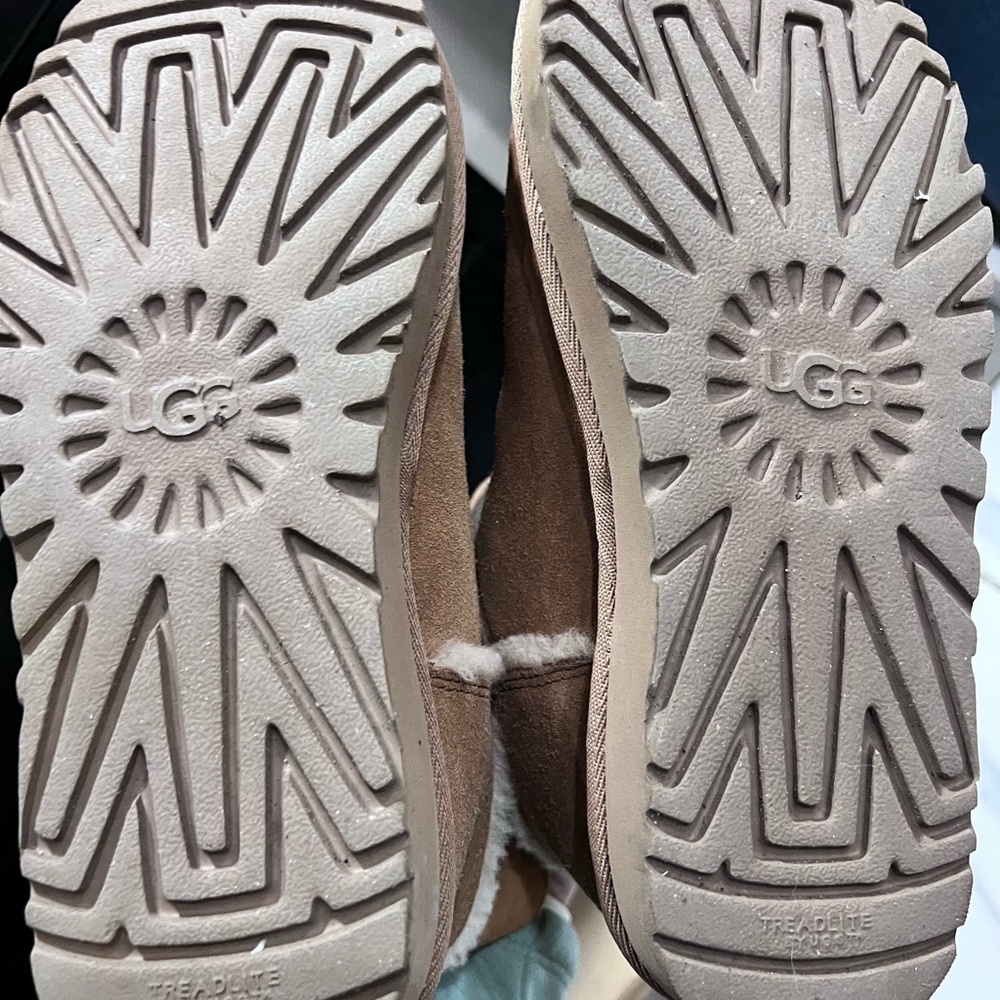 UGG Tan Ankle Boots with Cream Fur Lining - Picture 2 of 5